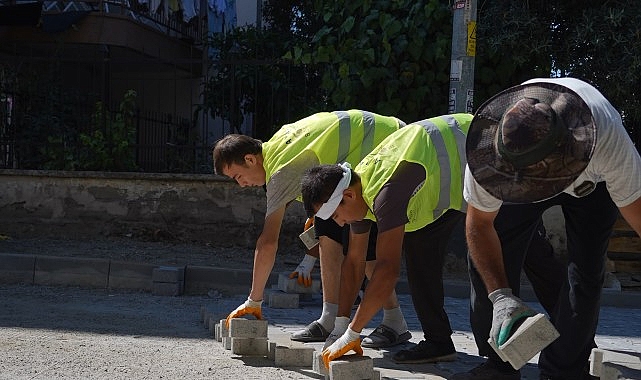 Ayvalık'ta Aynı Anda Altı Noktada Yol Yapım Çalışması